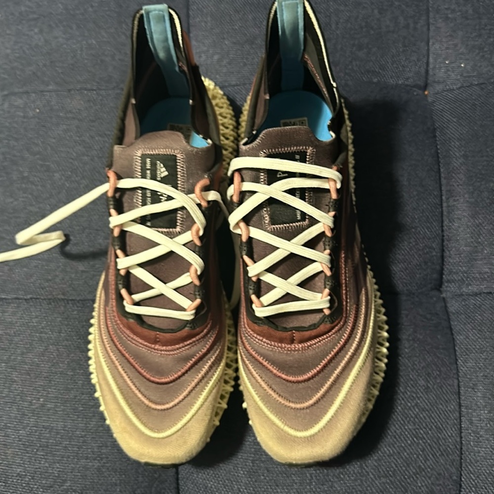 Lightly worn size 12 Adidas Parley 4D running shoes. Colors: maroon and cream